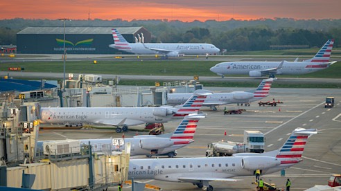 American_Airlines_landing__taxi__bridge.jpg American_Airlines_landing__taxi__bridge.jpg
