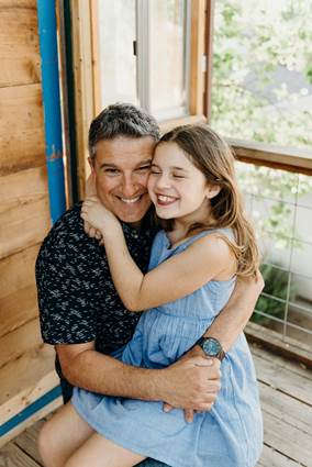 A person and person hugging
AI-generated content may be incorrect.