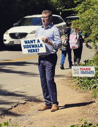 A person holding a sign
AI-generated content may be incorrect.